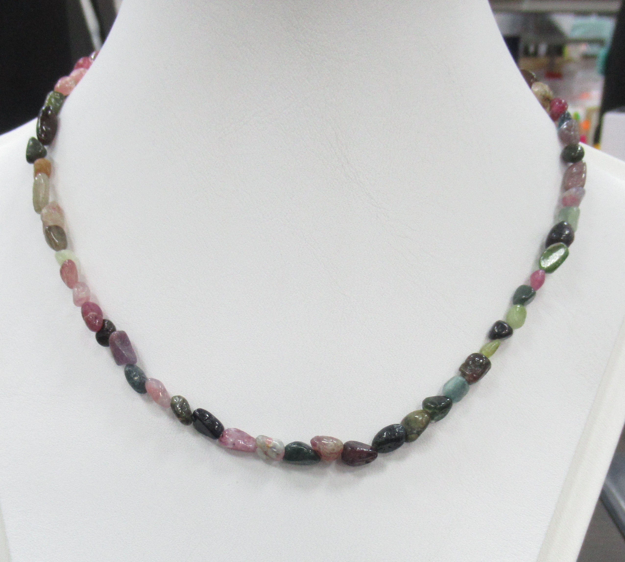 Бусы из турмалина